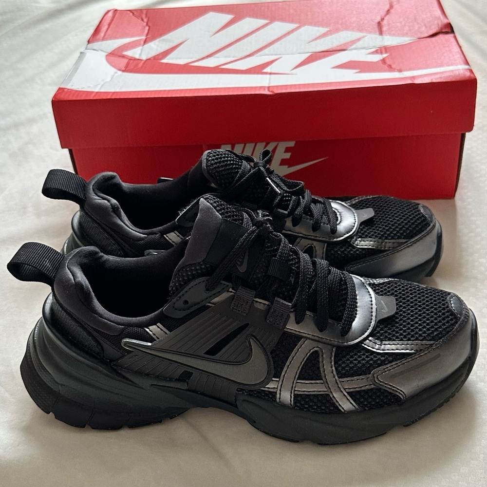 Nike V2K Run Black and Dark Gray Sneakers Size 8